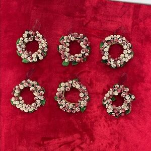 Elegant Red and Green Wreath Ornaments